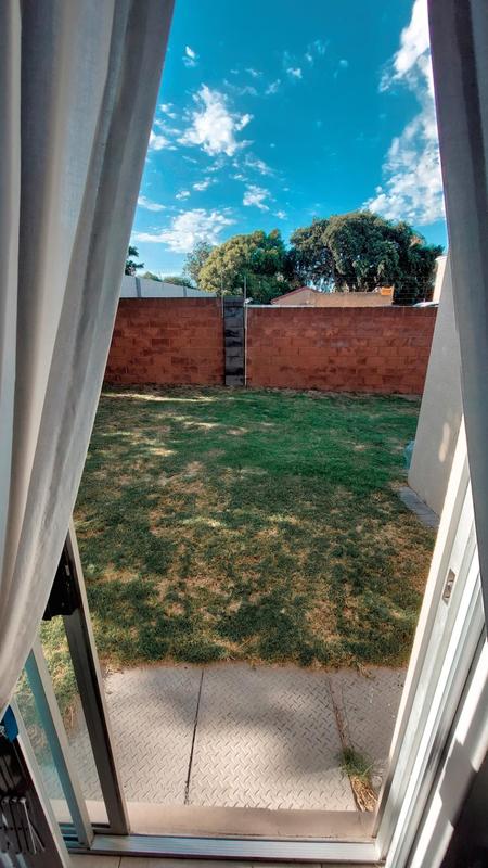 To Let 1 Bedroom Property for Rent in Oakglen Western Cape